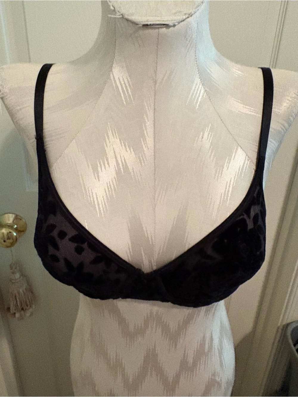 Victoria's Secret Black burnout Velvet Flocked Sheer Bra 34B